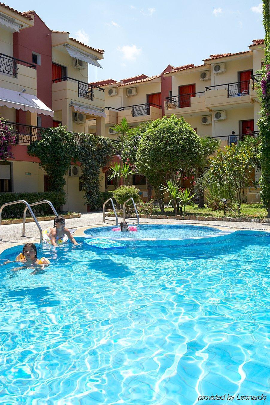 Pelli Hotel Pefkochori Facilidades foto
